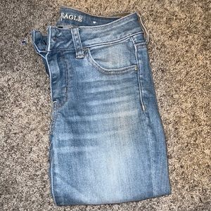 Blue light washed American Eagle Jeans, size 4